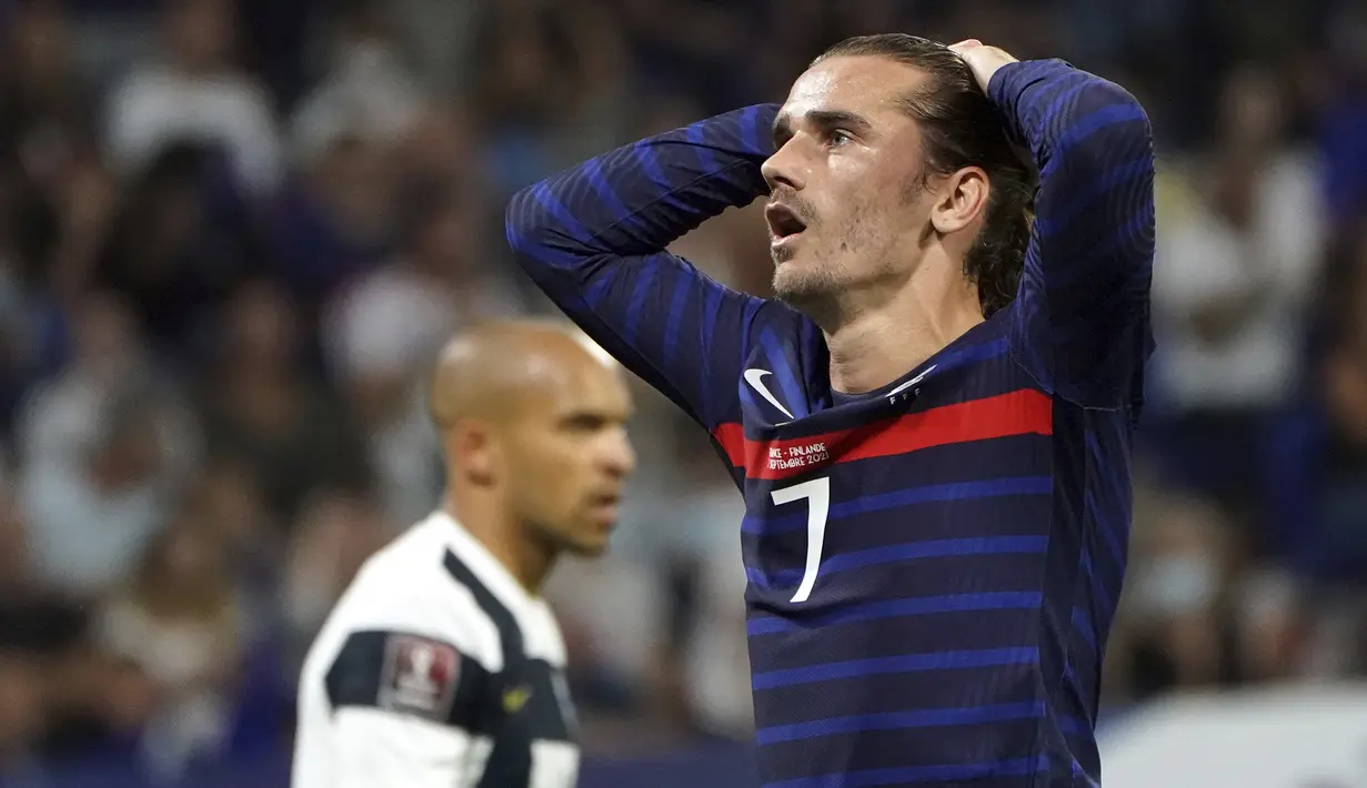 Pada menit ke-59 Antoine Griezmann hampir mencetak gol ketiganya. Tembakannya masih melebar dari gawang usai kerjasama satu duanya dengan Karim Benzema. (Foto: AP/Laurent Cipriani)