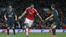 Penyerang muda Manchester United, Marcus Rashford melakukan selebrasi usai menjebol jala Midtjylland, pada Leg 2 Babak 32 Besar Liga Europa, di Stadion Old Trafford, beberapa waktu lalu. Rashford didukung Louis van Gaal untuk masuk ke timnas Inggris. (Reu