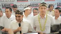 Sekretaris Jenderal Partai Gerindra Ahmad Muzani bersama Ridwan Dhani, bakal calon wali kota Bandung. (Foto: Dokumentasi Gerindra).