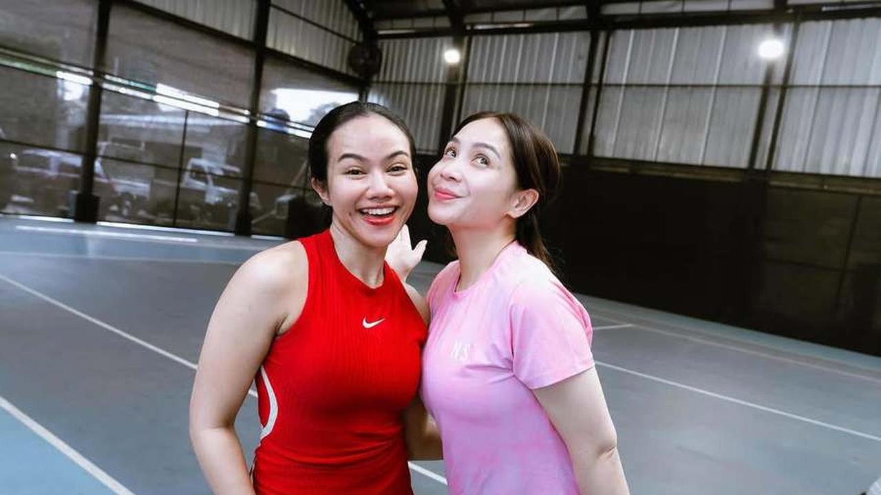 8 Potret Ultah Yura Yunita Dirayakan Bareng Nagita Slavina & Teman-Teman Main Padel, Dapat Kado Spesial