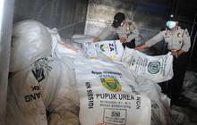 Gudang pengoplosan pupuk bersubsidi digerebek Polisi