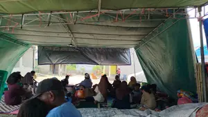 Cerita Warga Reo Setiap Menit Terguncang Gempa Susulan