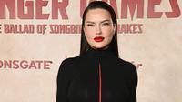 Adriana Lima menghadiri&nbsp;acara penggemar "The Hunger Games: The Ballad Of Songbirds And Snakes" di TCL Chinese Theatre, Hollywood, California, AS, 13 November 2023. (Jon Kopaloff/Getty Images untuk Lionsgate/AFP)