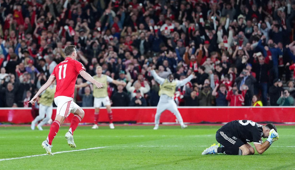 Pemain Nottingham Forest, Chris Wood, merayakan gol ke gawang Aston Villa dalam pertandingan leg pertama semifinal Liga Europa 2025/26 di The City Ground, Nottingham pada Jumat dini hari WIB. (David Davies/PA via AP)
