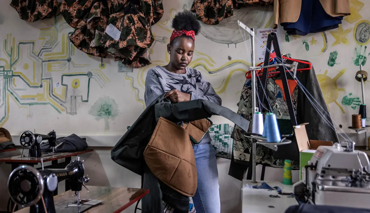 Kibera Fashion Week juga menampilkan keindahan dan bakat. (LUIS TATO/AFP)