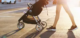 Ilustrasi bayi di atas stroller/copyright unsplash.com/Humprey Muleba
