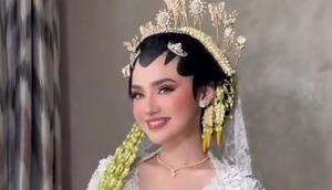 Di balik suasana haru tersebut, penampilan Syifa Hadju sukses mencuri perhatian.  [@elsyifa.story].