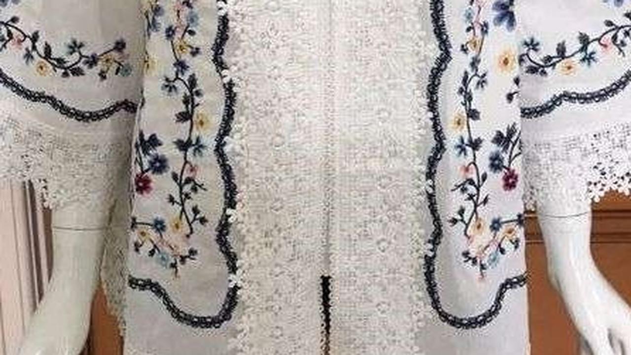 8.&nbsp;Kebaya Alexuez Jumbo Bordir Timbul Kombinasi Brokat<br>