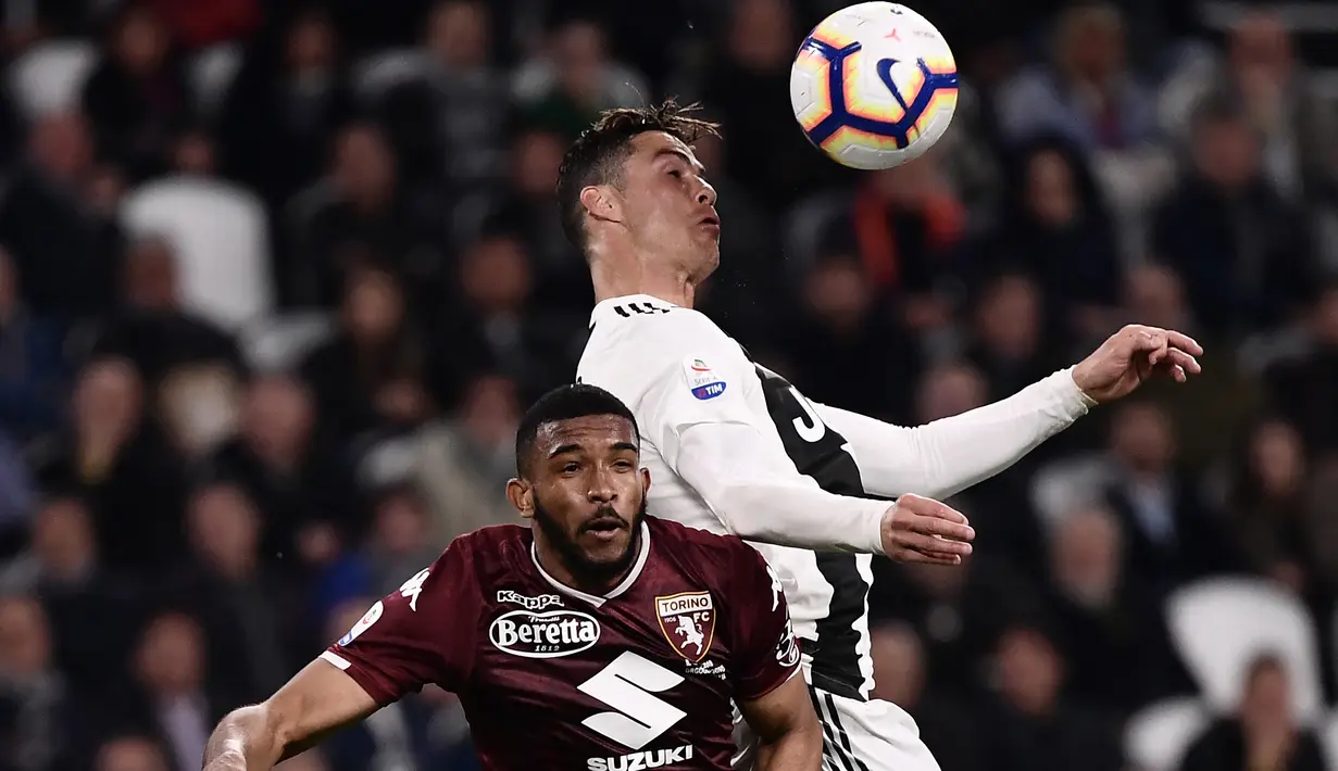 Juventus berhasil mendaratkan Gleison Bremer dari Torino dengan banderol sebesar 41 juta euro atau setara 626 miliar rupiah pada jendela transfer musim panas 2022/2023. Kedatangan Bremer ini akan jadi tambahan tenaga bagi Juventus usai kehilangan Matthijs de Ligt yang hijrah ke Bayen Munchen. (AFP/Marco Bertorello)