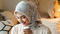 8 Inspirasi Model Gamis Button Kekinian Lintas Usia, Tampil Anggun di Berbagai Acara