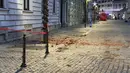 Penampakan puing-puing akibat gempa bumi di Sisak, Kroasia, Senin (28/12/2020). Gempa bumi berkekuatan 5,2 Skala Richter (SR) mengguncang Kroasia tengah pada Senin (28/12), dengan episentrum sekitar 50 km tenggara ibu kota Zagreb. (AP Photo/Goran Juric)