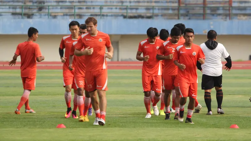 Persija Jakarta saat melakukan pemanasan jelang laga melawan Persib Bandung