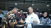 Ekspor sepatu dari PT Yih Quan senilai USD 100.000 ke Amerika Serikat dan senilai USD 60.000 ke Australia tersebut dilepas oleh Menteri Perindustrian Agus Gumiwang Kartasasmita. (Dok. Kemenperin)