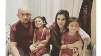 Gugat Cerai Suami, Ini 6 Potret Asha Shara dengan Keluarga Kecilnya (sumber: Instagram.com/ashasyara)