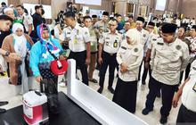 Khofifah: Layanan Seamless Corridor Percepat Debarkasi Jamaah Haji Surabaya