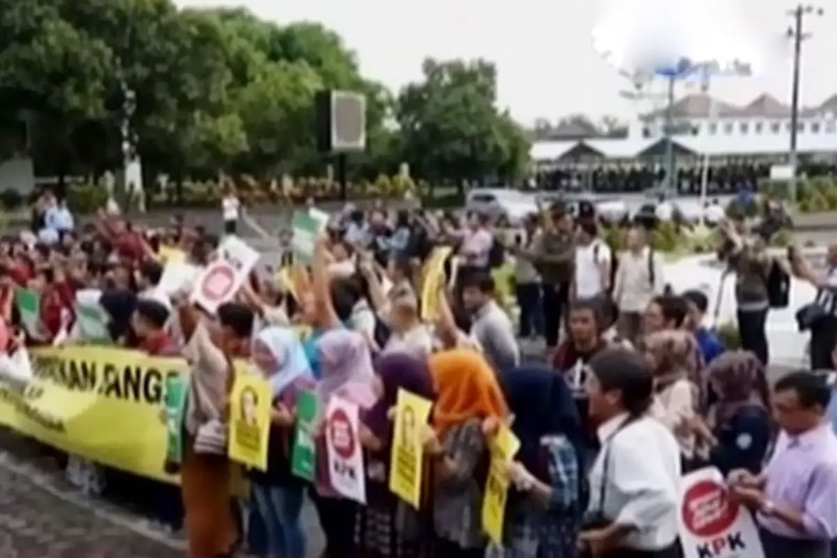(lip6 Malam) Pro Kontra KPK-Polri
