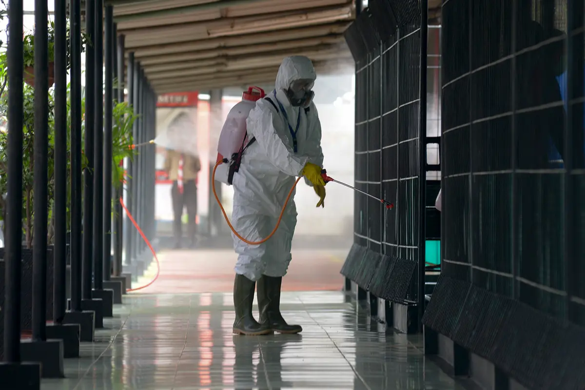 Lapas Cipinang Disemprot Disinfektan Cegah COVID-19