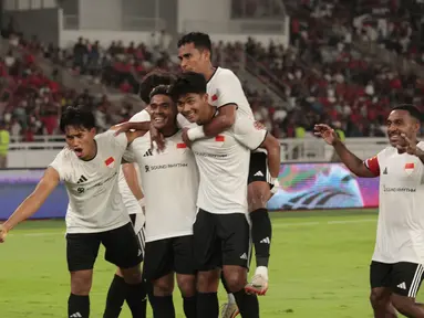 Arkhan Kaka mencetak gol pada babak kedua dengan skor akhir 3-1 untuk Villa di Stadion Utama Gelora Bung Karno, Jakarta, pada duel Indonesian Allstar VS Aston Villa, Sabtu (1/8/2026). (KLY/ Budy Santoso)