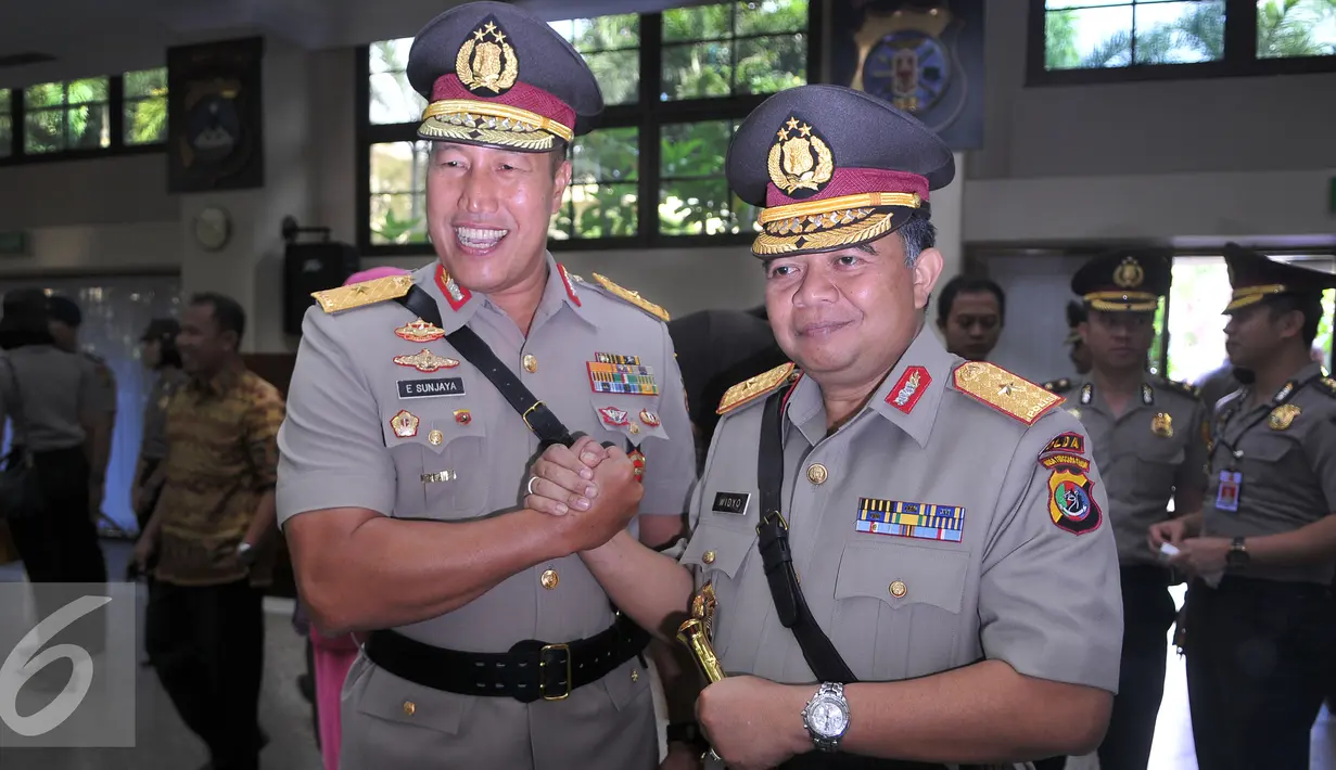 Kapolda NTT Brigjen Endang Sunjaya digantikan oleh Brigjen Widyo Sunaryo yang sebelumnya bertugas di Div Hubinter Mabes Polri, selanjutnya Brigjen Endang Sunjaya dipromosikan menjadi Irwil III Itwasum. (Liputan6.com/Gempur M Surya)