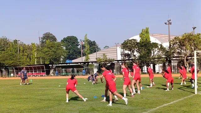 Latihan Timnas Putri Indonesia