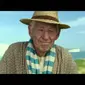 Cuplikan film Mr. Holmes memperlihatkan Ian McKellen tengah memainkan Sherlock Holmes usia senja yang tinggal di sebuah pedesaan.