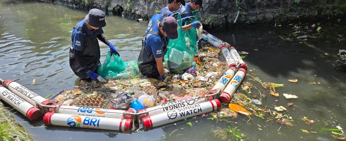 BRI Edukasi Masyarakat untuk Jaga Ekosistem Sungai dan Lingkungan