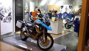 Hadirnya motor gede (moge) asal Jerman ini tentunya semakin meriuhkan segmen motor premium di Tanah Air