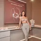 Kim Kardashian memakai bra berputing terbaru yang dirilis lini pakaian dalamnya, SKIMS. (dok. Instagram @skims/https://www.instagram.com/p/Cy6xGeasIPD/)