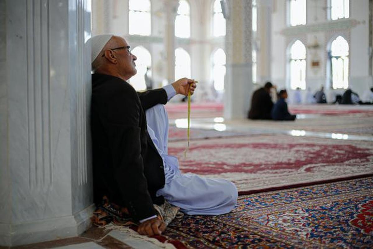 Makna Tawakal dalam Kehidupan Sehari-hari, Keseimbangan Ikhtiar dan Berserah Diri kepada Allah