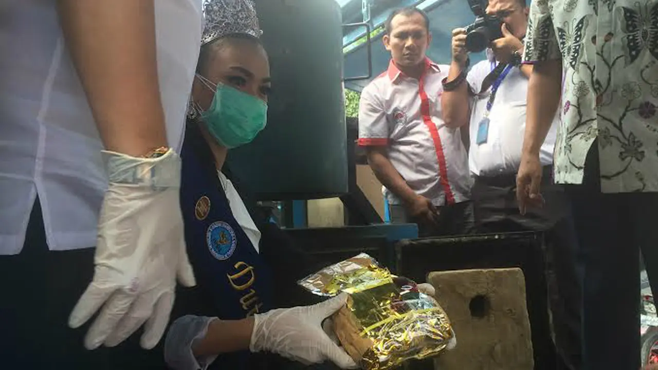 Putri Indonesia menyaksikan pemusnahan narkoba