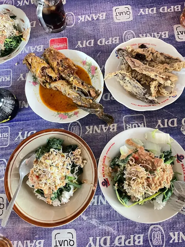 Pecel Belut & Mangut Lele Mbah Warno 