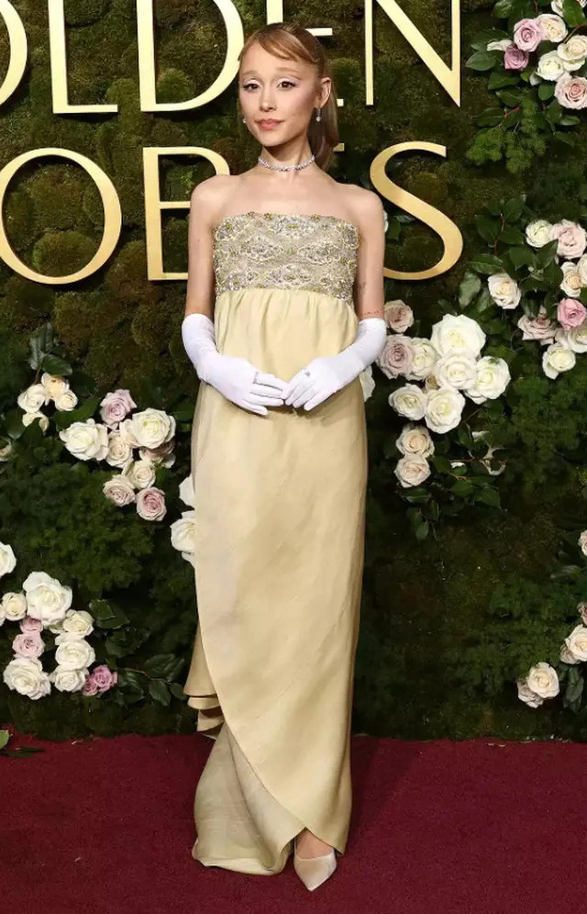 Ariana Grande Tampil dengan Gaun Berusia 59 Tahun di Golden Globe Awards 2025, Anggun dengan Gaun Vintage