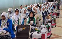 FOTO: Kloter Pertama Jemaah Haji Embarkasi Surabaya Berangkat ke Tanah Suci