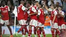 <p>Para pemain Arsenal melakukan selebrasi setelah Gabriel Jesus (tengah kanan) mencetak gol ke gawang Aston Villa selama pertandingan lanjutan Liga Inggris di Stadion Emirates di London, Kamis (1/9/2022). Arsenal menag tipis atas Aston Villa 2-1. (AP Photo/David Cliff)</p>