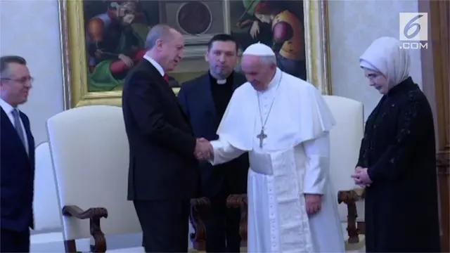 Presiden Turki menemui Paus Fransiskus di Vatikan. Ini adalah kunjungan Presiden Turki pertama setelah 59 tahun Vatikan.