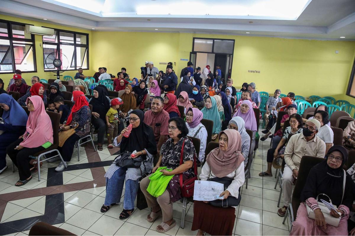 Antusiasme lansia serbu program Kartu Layanan Gratis trasportasi umum
