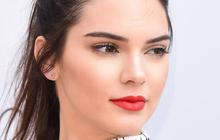 [Tutorial] Yuk, contek tampilan bibir seksi ala Kendall Jenner