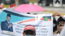 Massa yang berunjuk rasa tersebut merupakan gabungan dalam Forum Guru Sertifikasi Non Inpassing. (merdeka.com/Imam Buhori)