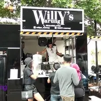 Yuni Shara mencuri ilmu dari pacarnya, Chico Hakim yang sudah lebih dulu terjun di dunia usaha. Membuka bisnis foodtruck bersama, Chico dan Yuni berusaha meminimalisir kerugian nantinya.