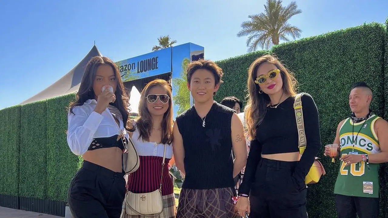 Tampil Luna Maya di Coachella, bertemu Rich Brian hingga Jackson Wang