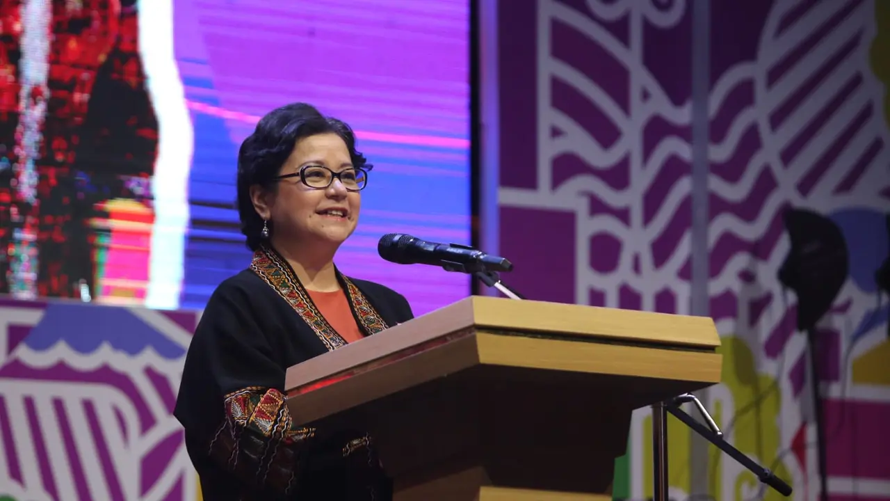 Ketua Dewan Audit merangkap Anggota Dewan Komisioner OJK Sophia Wattimena hadir dalam kegiatan Puncak Bulan Inklusi Keuangan (BIK) 2023, Kantor OJK Sulawesi, Goronotalo dan Maluku Utara (Sulugomalut), di Lapangan Menara Alfa Omega, Kota Tomohon.