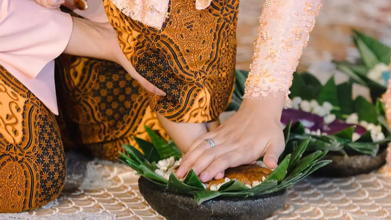 [Fimela] Tedak Siten Ameena