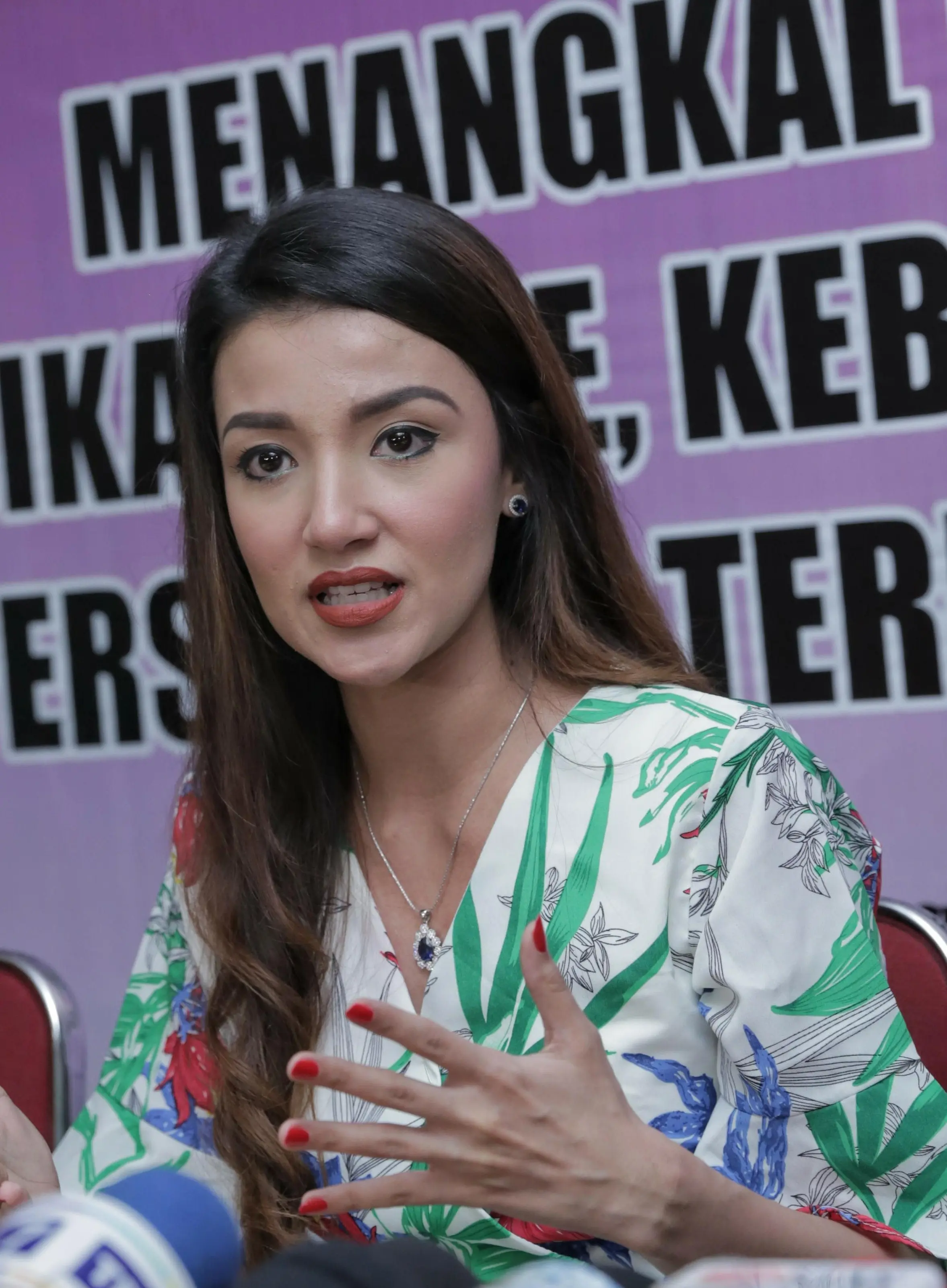 Tsania Marwa berkunjung ke Komnas PA dan bertemu dengan Arist Merdeka Sirait (Adrian Putra/Bintang.com)