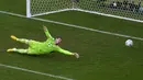 Namun, pergantian dan kekalahan jumlah pemain membuat Wales kebobolan di menit-menit injury time babak kedua. Dua gol dari Iran dicetak oleh Rouzbeh Cheshmi (90+8') dan Ramin Rezaeian (90+11'). (AP/Manu Fernandez)