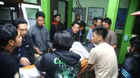 Jenasah korban saat tiba di kamar mayat RS Syaiful Anwar Malang, Jawa Timur