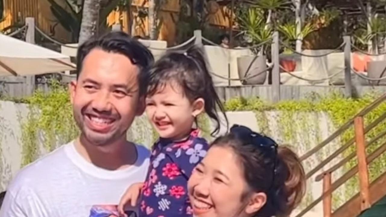 Liburan di Bali, Kiky Saputri Bersenang-senang dengan Anaknya dan Berbagi Foto Mesra dengan Suami
