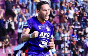 Ezra Walian rayakan cetak gol di laga Persik vs Persis. (X Persik)