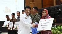 Demi Tingkatkan Produktivitas, Petani Kopi Garut Terima KUR