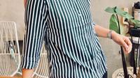 Busana muslimah tidak harus monoton. Dengan motif garis yang tepat dan potongan yang sesuai, seorang muslimah bisa tampil stylish, tetap dalam batas syar’i, dan terlihat lebih ramping secara alami. (Pinterest)