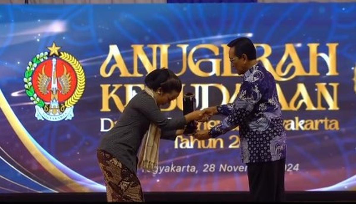 Sempat Ragu, Momen Soimah Dapat Penghargaan Upakarya Budaya - Banjir Selamat